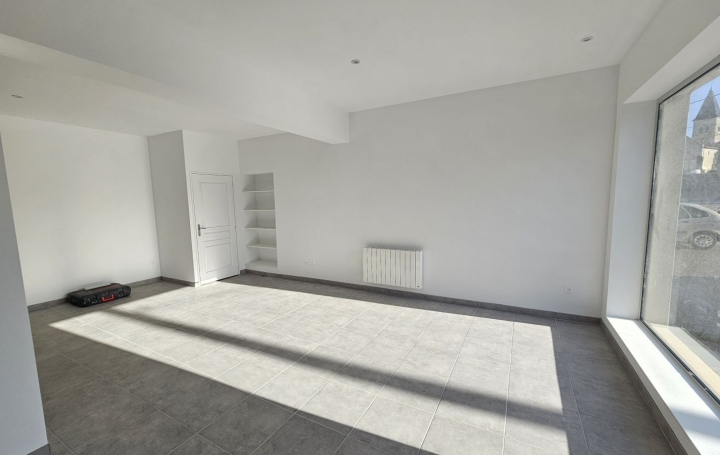 Local commercial SAINT-PAUL-DE-VARAX (01240)  48 m2 600 € 