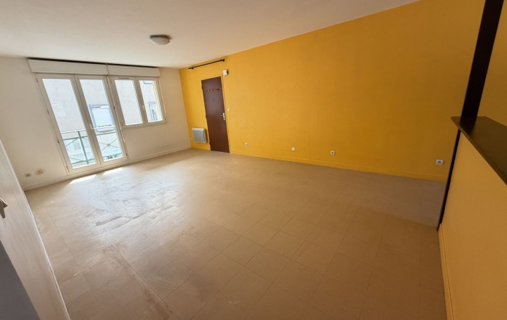 3 Pièces CHALAMONT (01320)  69 m2 680 € 
