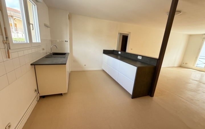 3 Pièces CHALAMONT (01320)  69 m2 680 € 