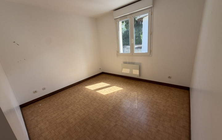 3 Pièces CHALAMONT (01320)  69 m2 680 € 