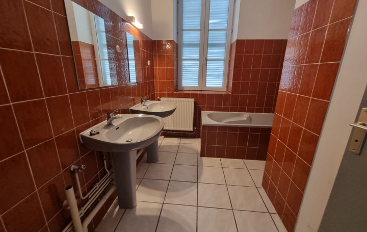 3 Pièces PONT-DE-VAUX (01190)  63 m2 575 € 