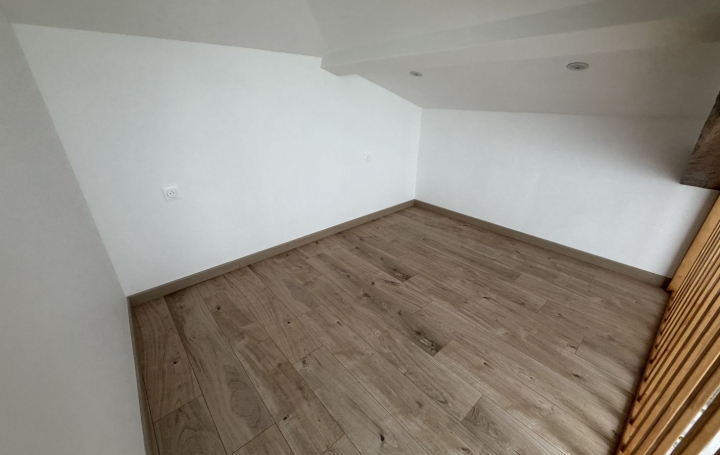Studio SAINT-PAUL-DE-VARAX (01240)  13 m2 500 € 