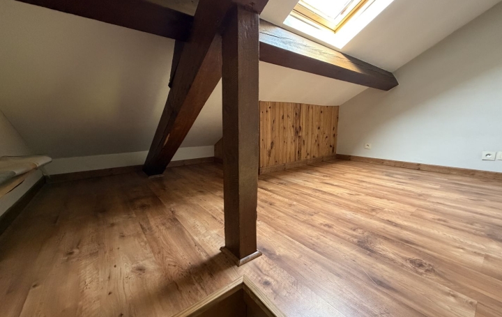 Studio VONNAS (01540)  20 m2 400 € 
