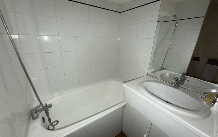 Studio VONNAS (01540)  20 m2 400 € 