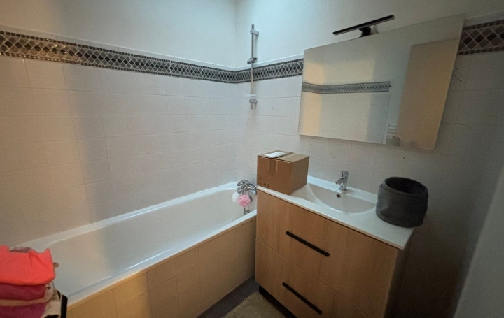Maison de village VONNAS (01540)  53 m2 790 € 