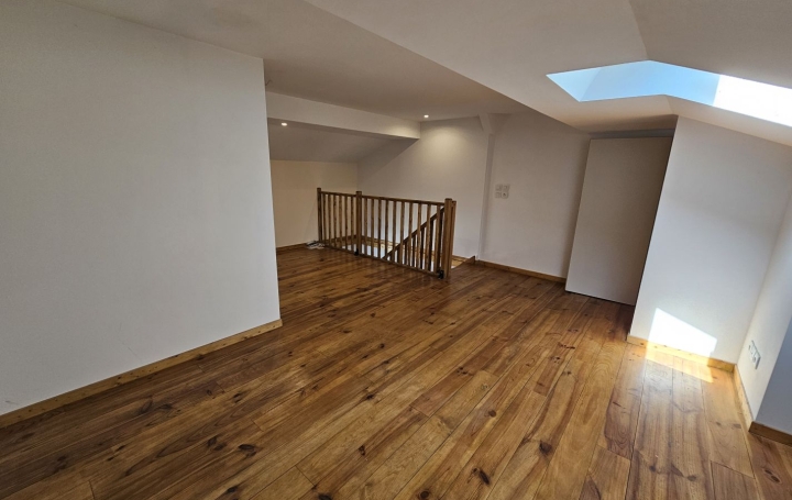 Maison PONT-DE-VAUX (01190)  55 m2 700 € 