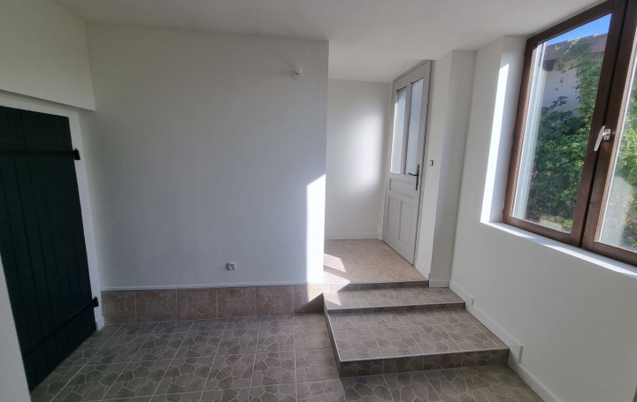 Maison PONT-DE-VAUX (01190)  55 m2 700 € 