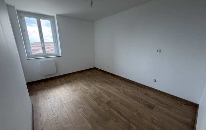 3 Pièces VANDEINS (01660)  56 m2 800 € 