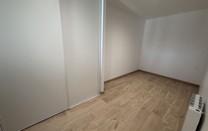 3 Pièces SAINT-PAUL-DE-VARAX (01240)  65 m2 950 € 