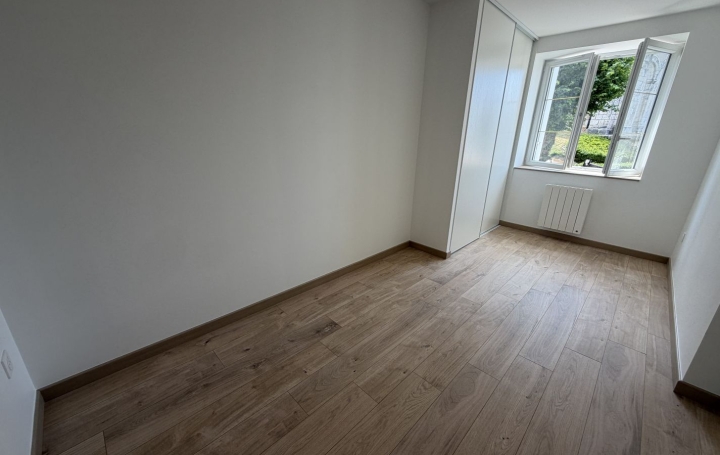 3 Pièces SAINT-PAUL-DE-VARAX (01240)  65 m2 950 € 