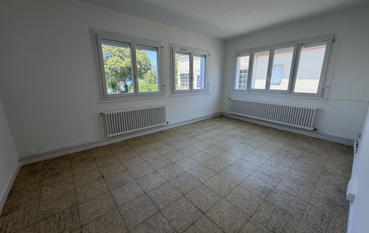 3 Pièces VONNAS (01540)  76 m2 700 € 
