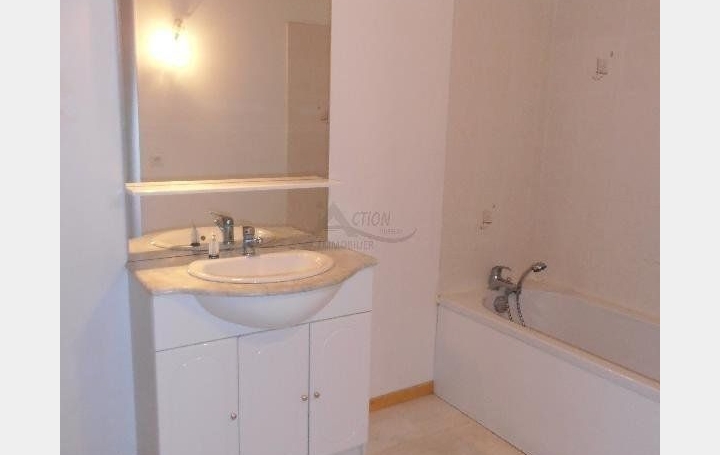 3 Pièces PONT-DE-VAUX (01190)  119 m2 610 € 