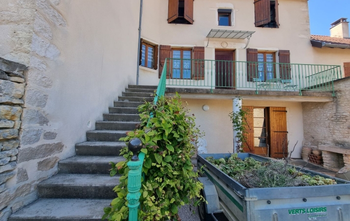 Maison de village VIRE (71260)  88 m2 750 € 