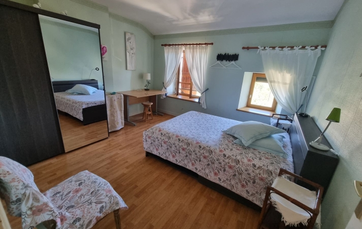 Maison de village VIRE (71260)  88 m2 750 € 