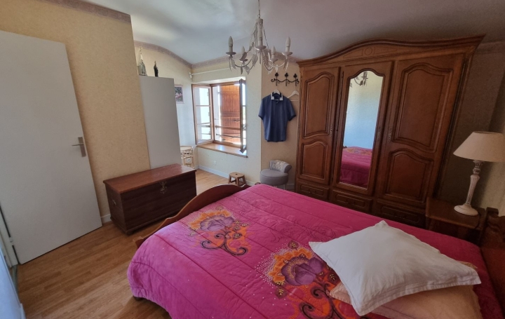 Maison de village VIRE (71260)  88 m2 750 € 