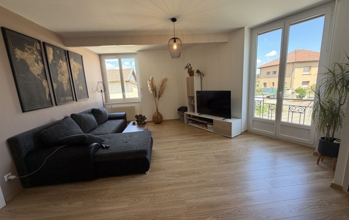 3 Pièces NEUVILLE-LES-DAMES (01400)  81 m2 800 € 