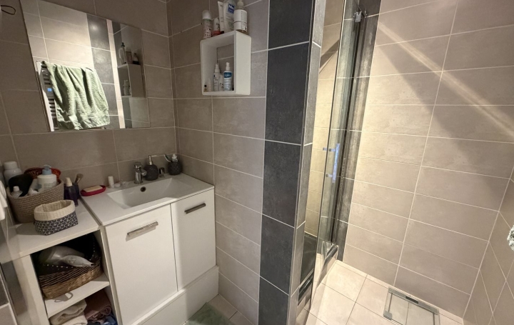 3 Pièces NEUVILLE-LES-DAMES (01400)  81 m2 800 € 
