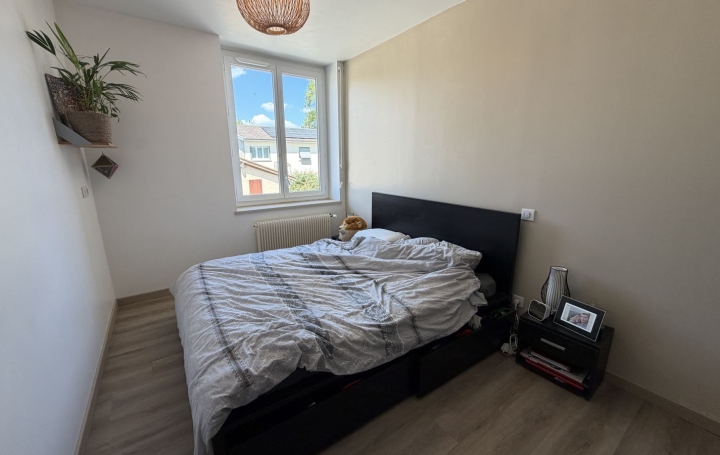 3 Pièces NEUVILLE-LES-DAMES (01400)  81 m2 800 € 