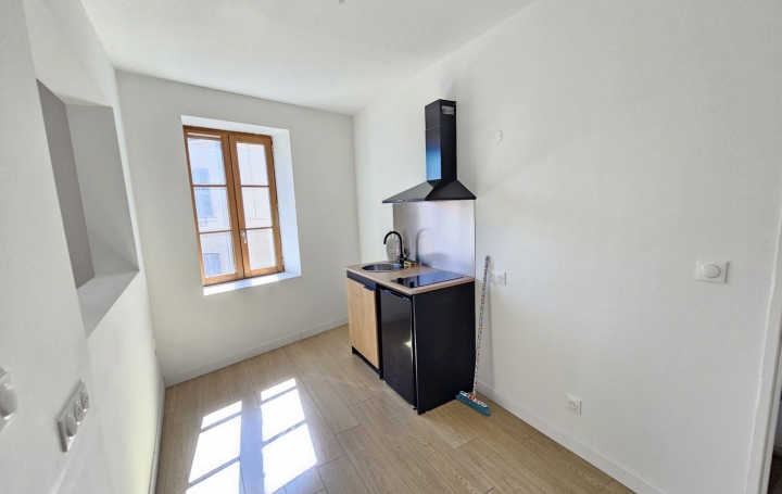 2 Pièces FLEURIE (69820)  47 m2 490 € 