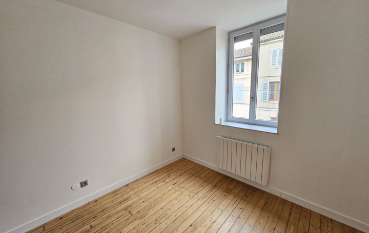3 Pièces PONT-DE-VAUX (01190)  70 m2 650 € 