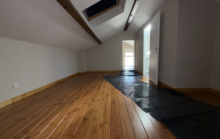 Maison CHALAMONT (01320)  106 m2 1 150 € 