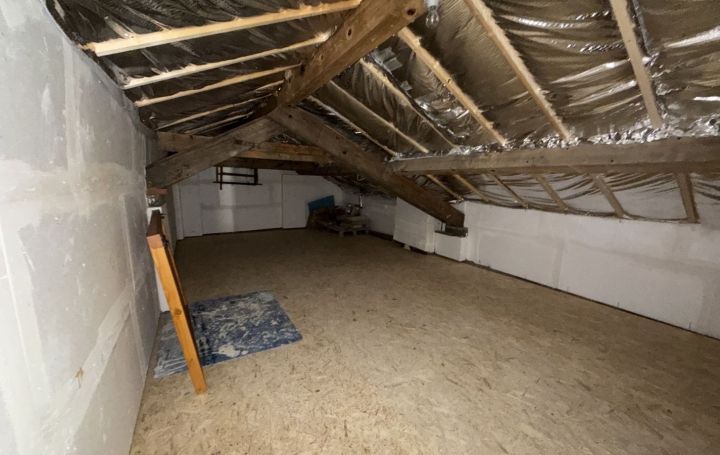 Maison CHALAMONT (01320)  106 m2 1 150 € 