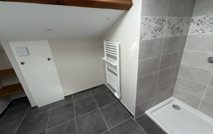 Maison CHALAMONT (01320)  106 m2 1 150 € 