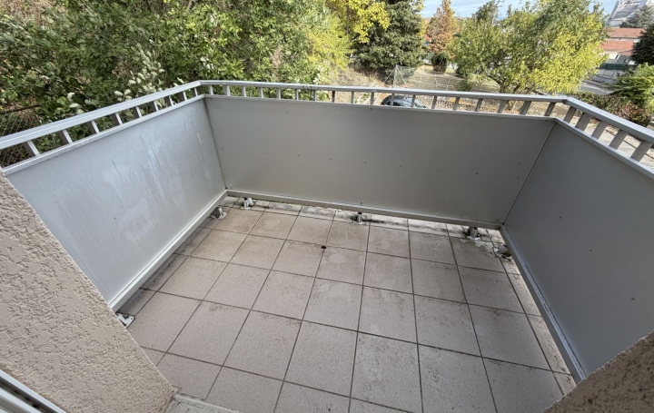 3 Pièces BELIGNEUX (01360)  62 m2 825 € 