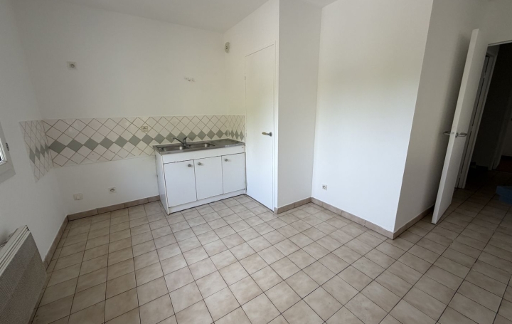 3 Pièces BELIGNEUX (01360)  62 m2 825 € 