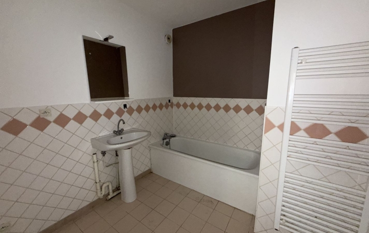 3 Pièces BELIGNEUX (01360)  62 m2 825 € 