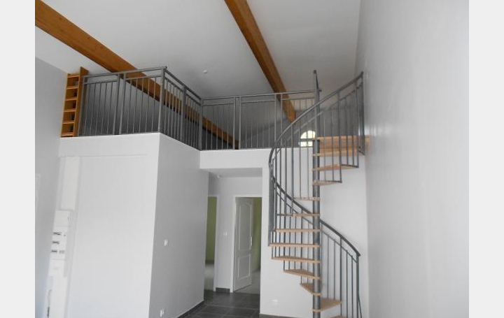 Réseau Immo-diffusion : Maison  AMBRONAY  74 m2 670 € 