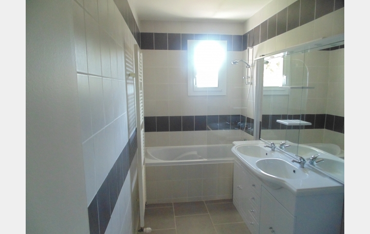 Maison SAINT-PAUL-DE-VARAX (01240)  92 m2 1 200 € 