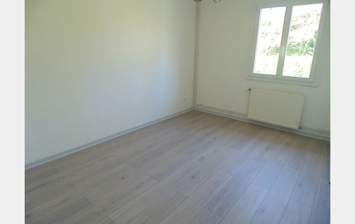 Maison SAINT-PAUL-DE-VARAX (01240)  92 m2 1 200 € 