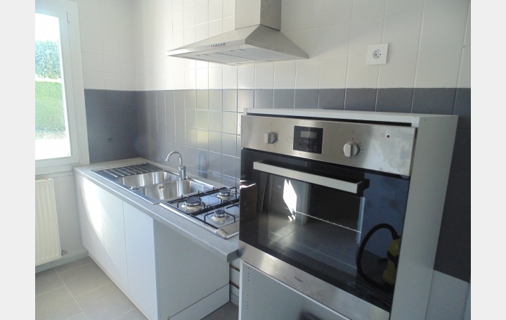 Maison SAINT-PAUL-DE-VARAX (01240)  92 m2 1 200 € 