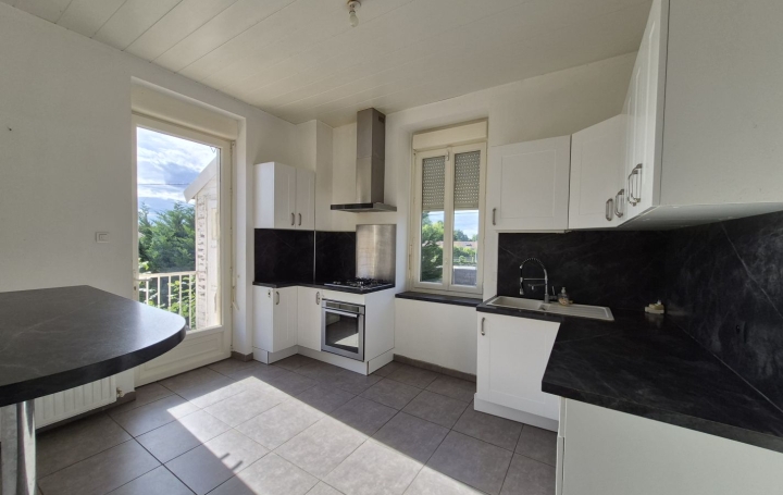 Maison de ville SAINT-PAUL-DE-VARAX (01240)  160 m2 270 000 € 