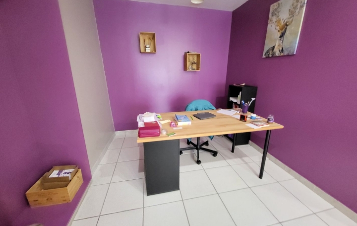 Local commercial CHALAMONT (01320)  38 m2 15 000 € 