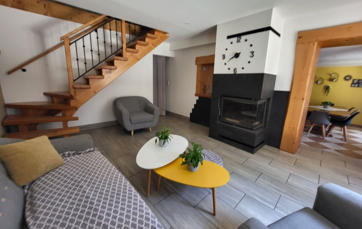 Maison LAGNIEU (01150)  333 m2 356 000 € 