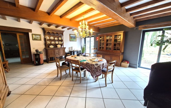 Domaine CHALAMONT (01320)  440 m2 750 000 € 