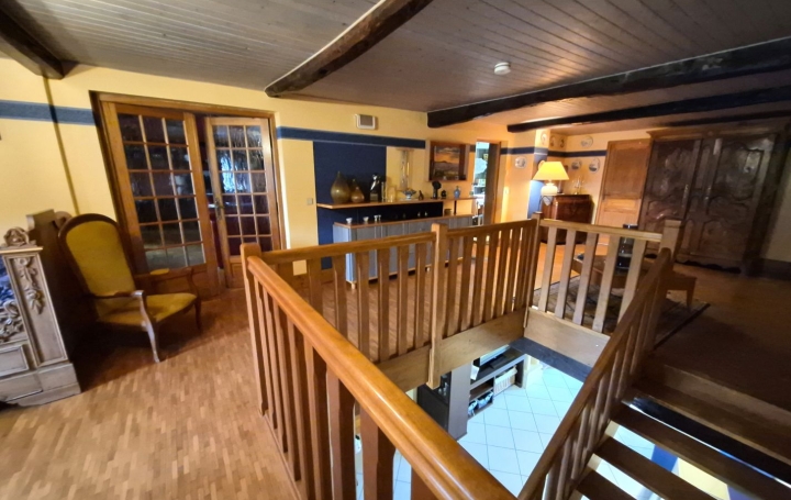 Domaine CHALAMONT (01320)  440 m2 750 000 € 