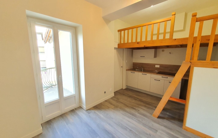 Immeuble BOURG-EN-BRESSE (01000)  407 m2 950 000 € 