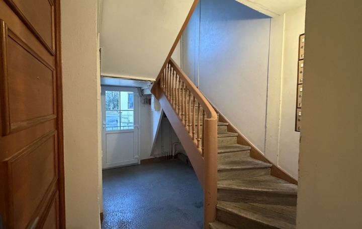 Immeuble BOURG-EN-BRESSE (01000)  407 m2 950 000 € 