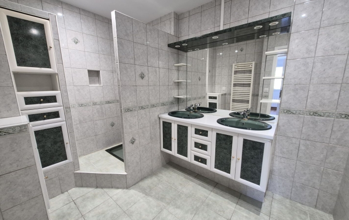 4 Pièces LAGNIEU (01150)  86 m2 175 000 € 
