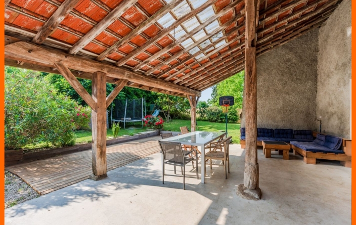 Maison PEROUGES (01800)  160 m2 385 000 € 