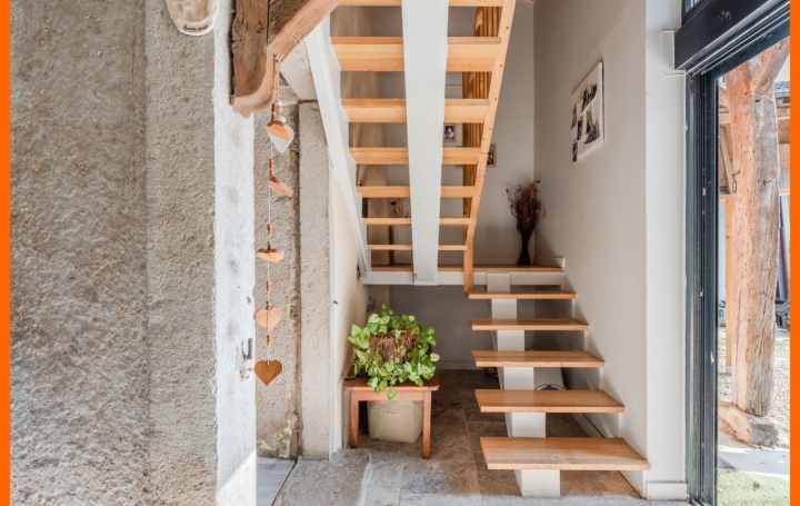 Maison PEROUGES (01800)  160 m2 385 000 € 
