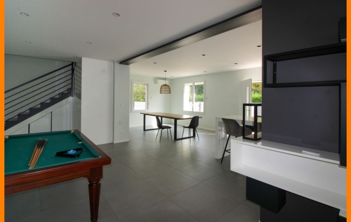 Villa THIL (01120)  200 m2 475 000 € 