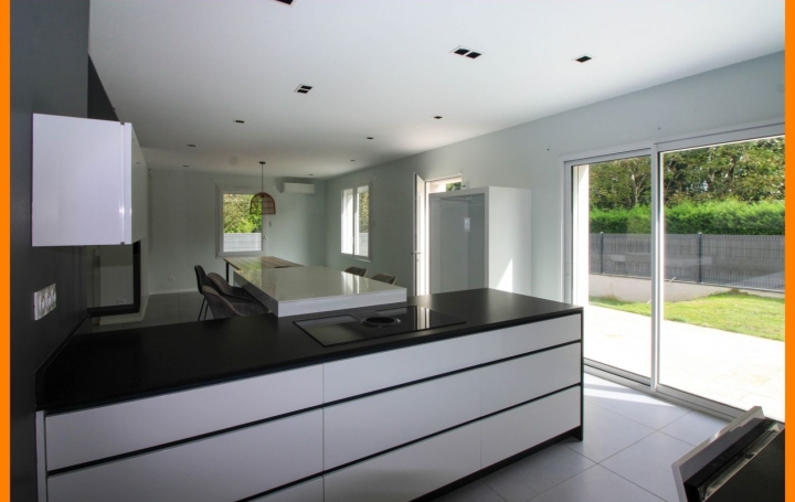 Villa THIL (01120)  200 m2 475 000 € 