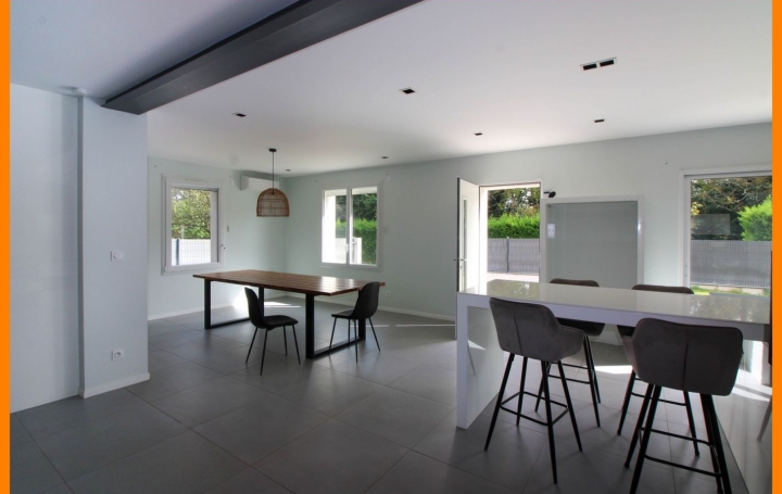 Villa THIL (01120)  200 m2 475 000 € 