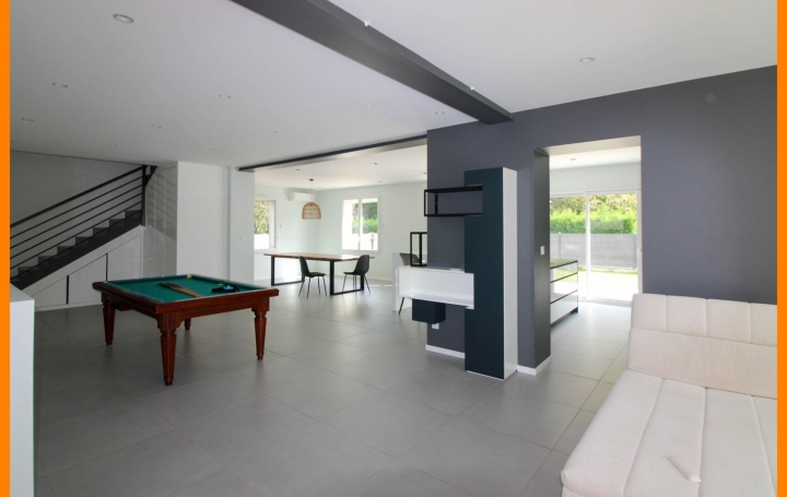 Villa THIL (01120)  200 m2 475 000 € 