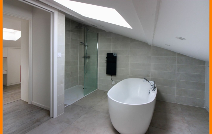 Villa THIL (01120)  200 m2 475 000 € 