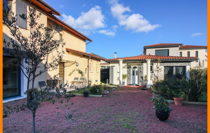 Maison LA BOISSE (01120)  205 m2 714 000 € 